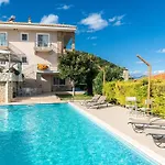 Thea 1h 50min From Athens Intl Airport ヴィラ