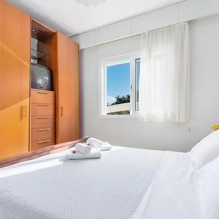 Thea 1h 50min From Athens Intl Airport *