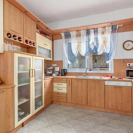 Thea 1h 50min From Athens Intl Airport Kato Melidhoni