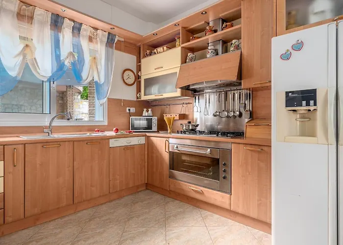 Thea 1h 50min From Athens Intl Airport * Kato Melidhoni