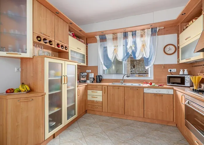 Thea 1h 50min From Athens Intl Airport Kato Melidhoni